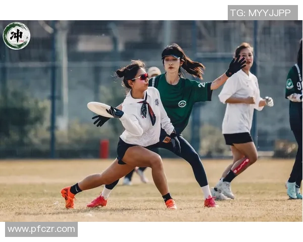 赛后复盘成都飞盘队与南京飞盘队的团队协作与战术分析